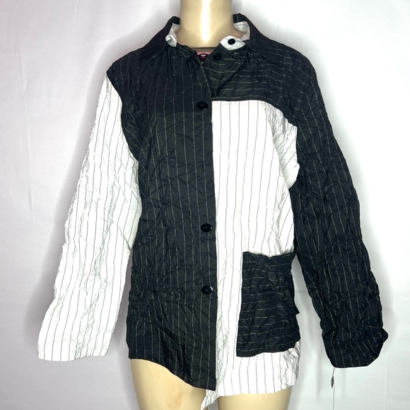 IC BY CONNIE K BLACK WHITE STRIPED ASYMMETRICAL BUTTON DOWN KRINKLE BLOUSE LG - Picture 4 of 4